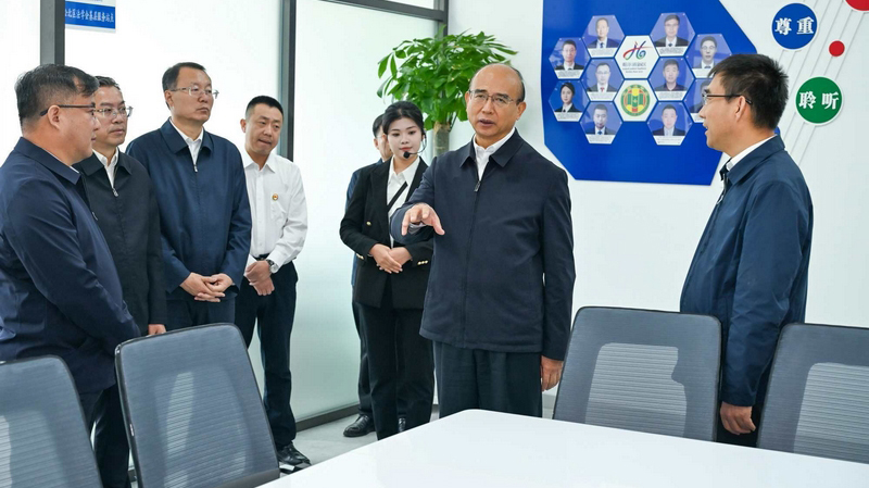 许勤到哈尔滨市调研社会治安综合治理中心规范化建设工作